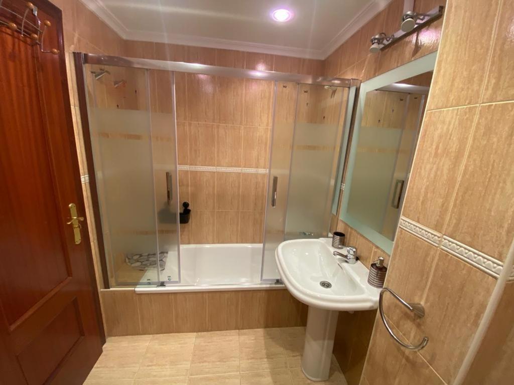 Apartamento En Complejo Residencial Rovacias コミージャス エクステリア 写真